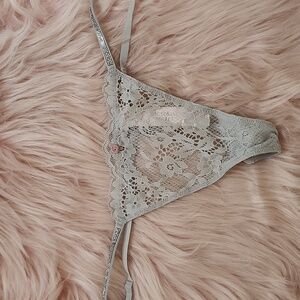 Brand New Victoria's Secret DREAM ANGELS LACE V-STRING-M